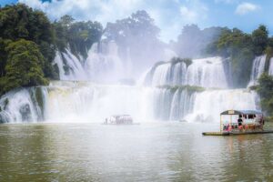 Ban Gioc Waterfall in August – At its peak power, Ban Gioc Waterfall in August roars with a massive volume of water, creating a truly breathtaking and thunderous spectacle.