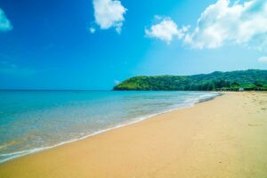 Best time to visit Con Dao – A breathtaking coastal view from Con Dao’s main island, with a clear blue sky and calm ocean, symbolizing ideal travel conditions.