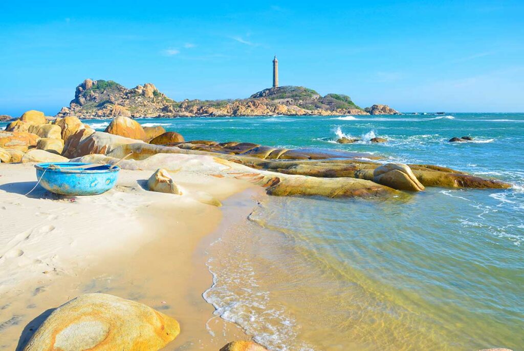 Ke Ga Cape and beach with in the background an island with the famous Ke Ga Lighthouse