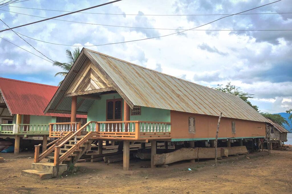 A traditional longhouse in Lien Son Commune near Lak Lake, showcasing the local architecture of the Central Highlands.