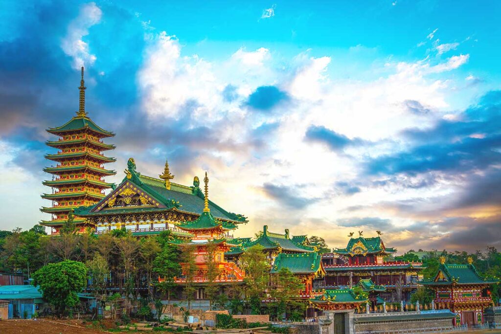 A side angle showcasing the size and number of buildings within the Minh Thanh Pagoda complex.