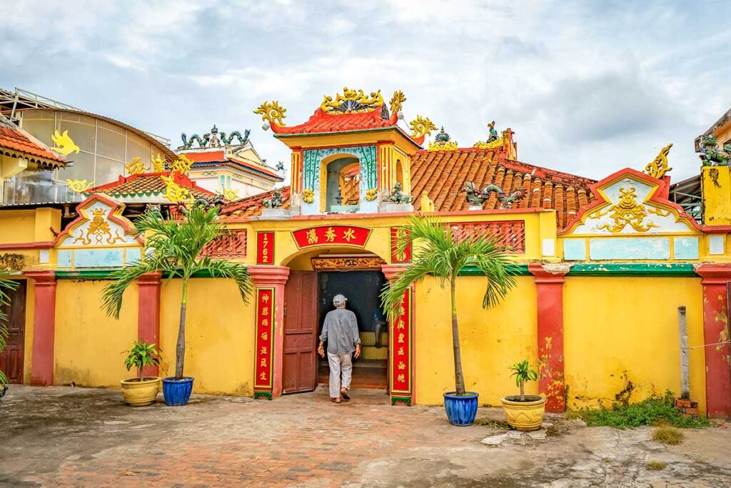 Van Thuy Tu Temple