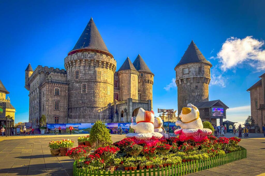 Da Nang in February – The fairytale-like castle atop Ba Na Hills, surrounded by misty mountain views, capturing the magical charm of this mountaintop attraction.