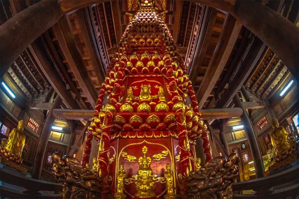 A large and tall altar inside Con Son Pagoda
