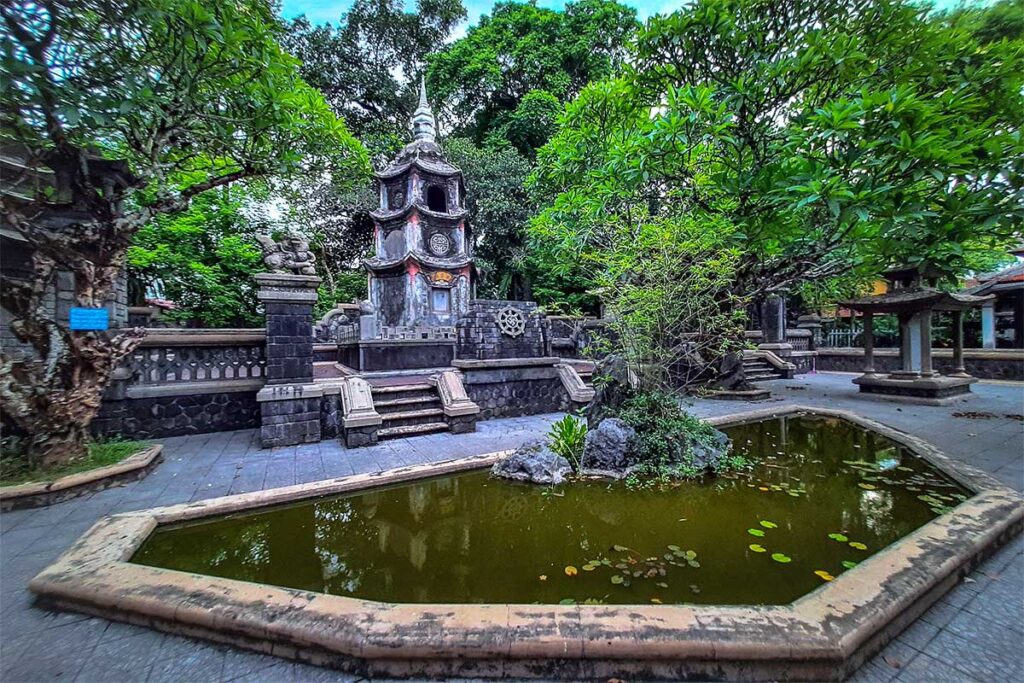 Garden area with pond inside Bao Quoc Temple