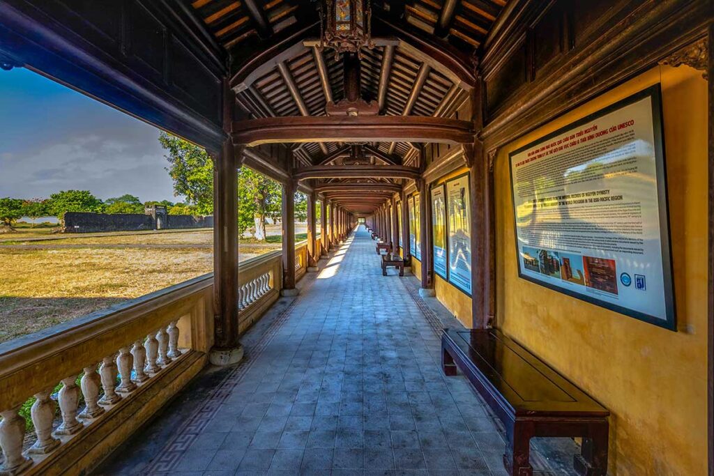Can Thanh Palace walls with roof and pillars part of Hue Forbidden Purple City