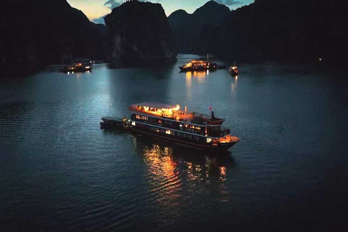 Cozy Boutique Cruise at night in Lan Ha Bay