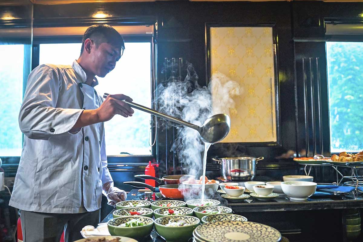 Cooking class on the Cozy Boutique Cruise