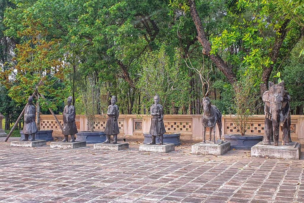 The Honor Courtyard with statues in stone at Dong Khanh Tomb