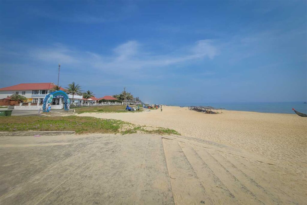 Ha Thanh Beach in Tam Ky with a wide sandy shoreline, fishing coracles, and a clear blue sky.