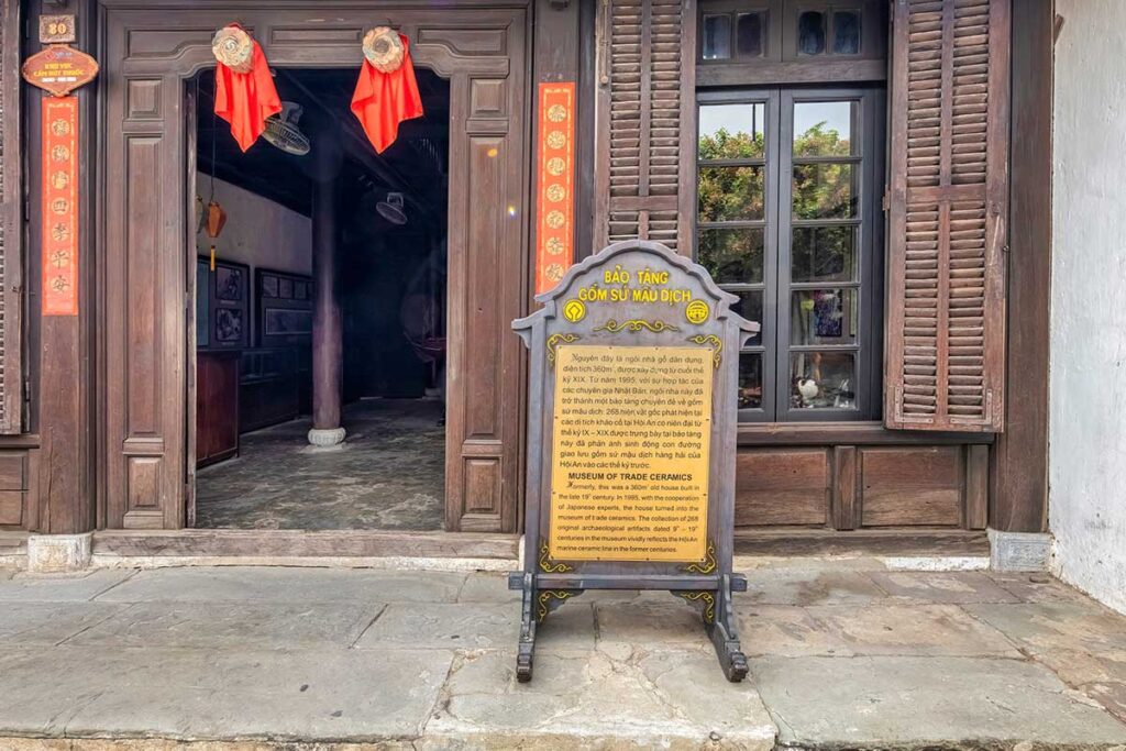 Entrance to Hoi An Museum of Trade Ceramics with signboard in Vietnamese and English – welcoming visitors to explore ancient ceramics and trade history.