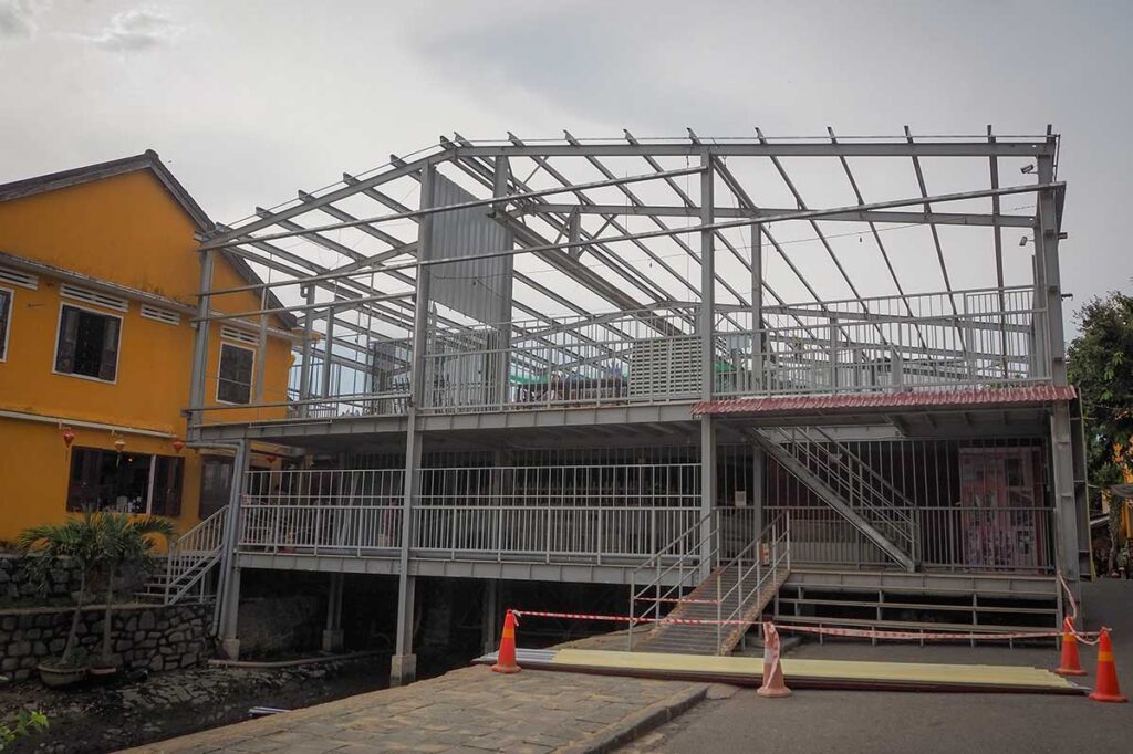 Steel construction around the Japanese Bridge in 2024 during the restoration