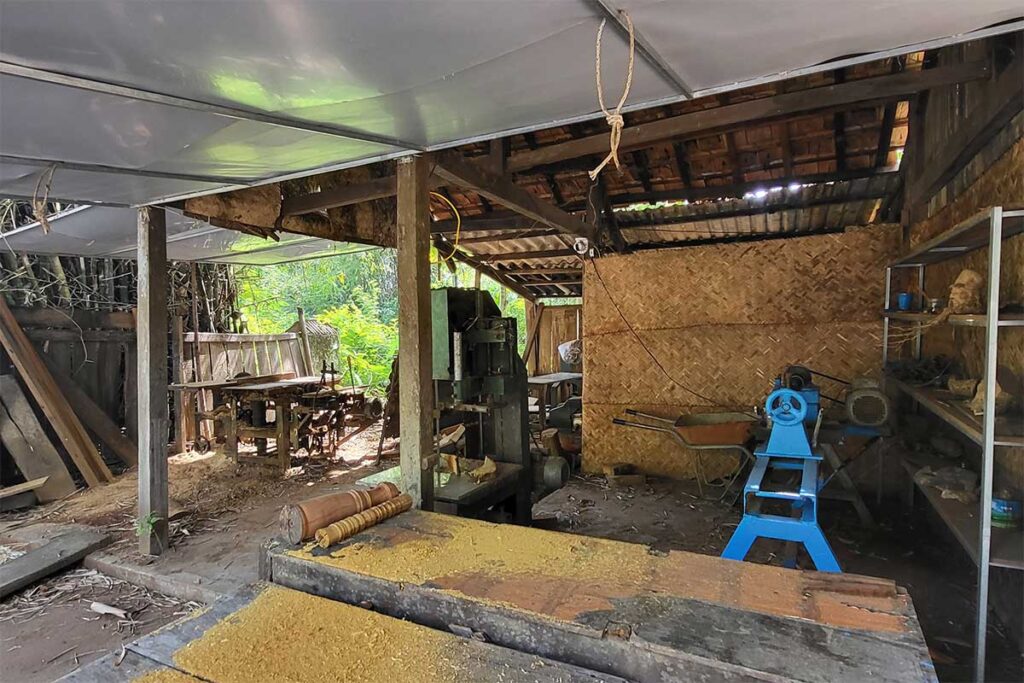 Traditional carpentry workshop in Cam Kim – Rustic carpentry workshop in Cam Kim Island with wooden tools and sawdust on display.