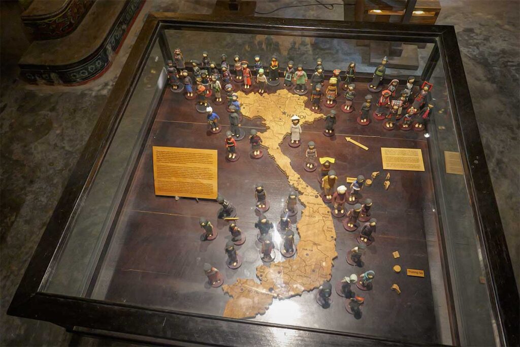 Ethnic culture map at Precious Heritage Museum Hoi An – Wooden map of Vietnam with miniature figures representing the country’s diverse ethnic groups.