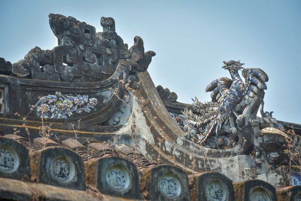 Close-up of dragon mosaic decoration on roof edge of Quan Cong Temple
