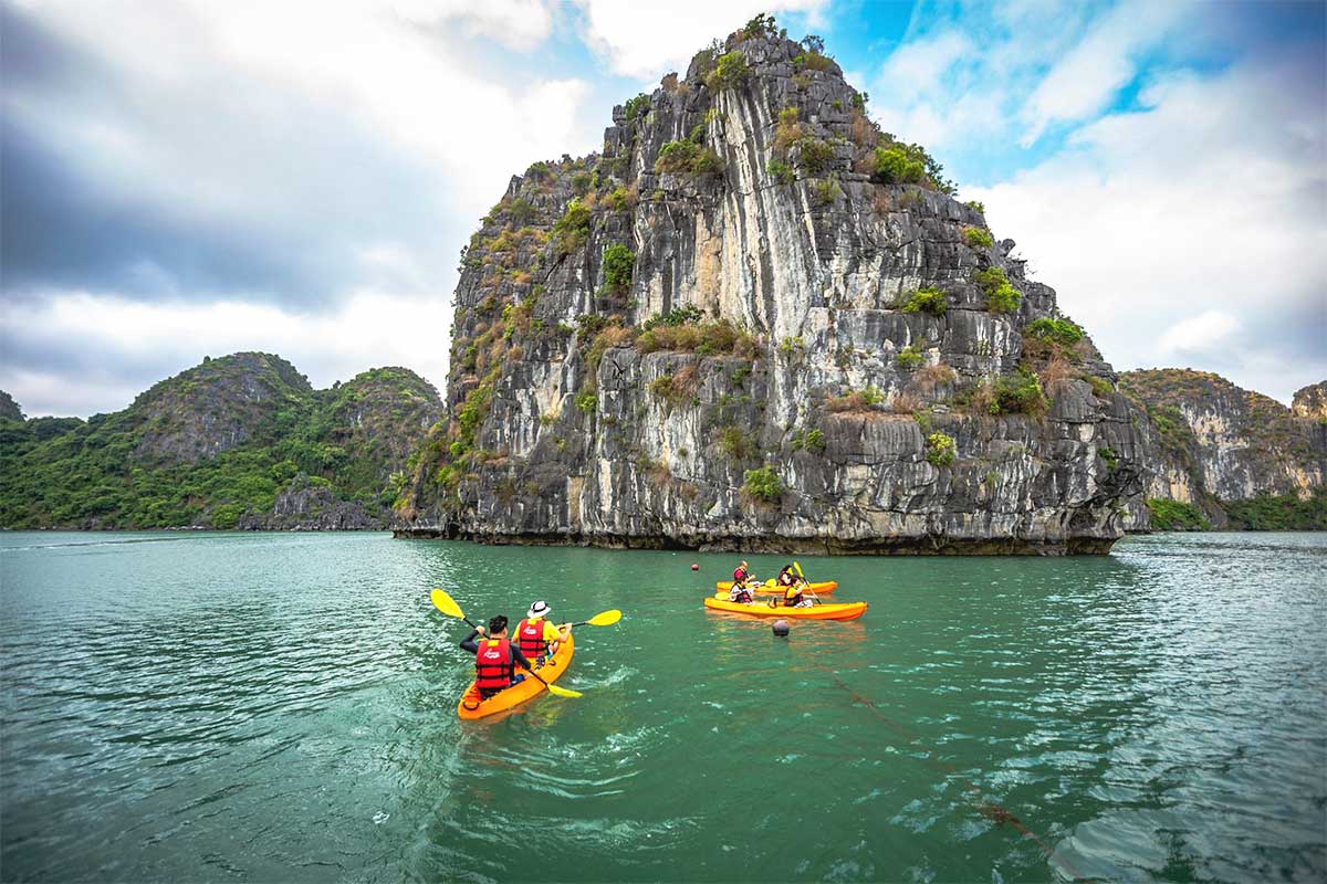 Kayaking with Renea Cruise in Bai Tu Long Bay