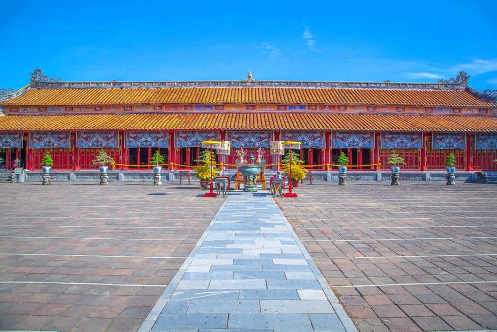 To Mieu Temple and couryard