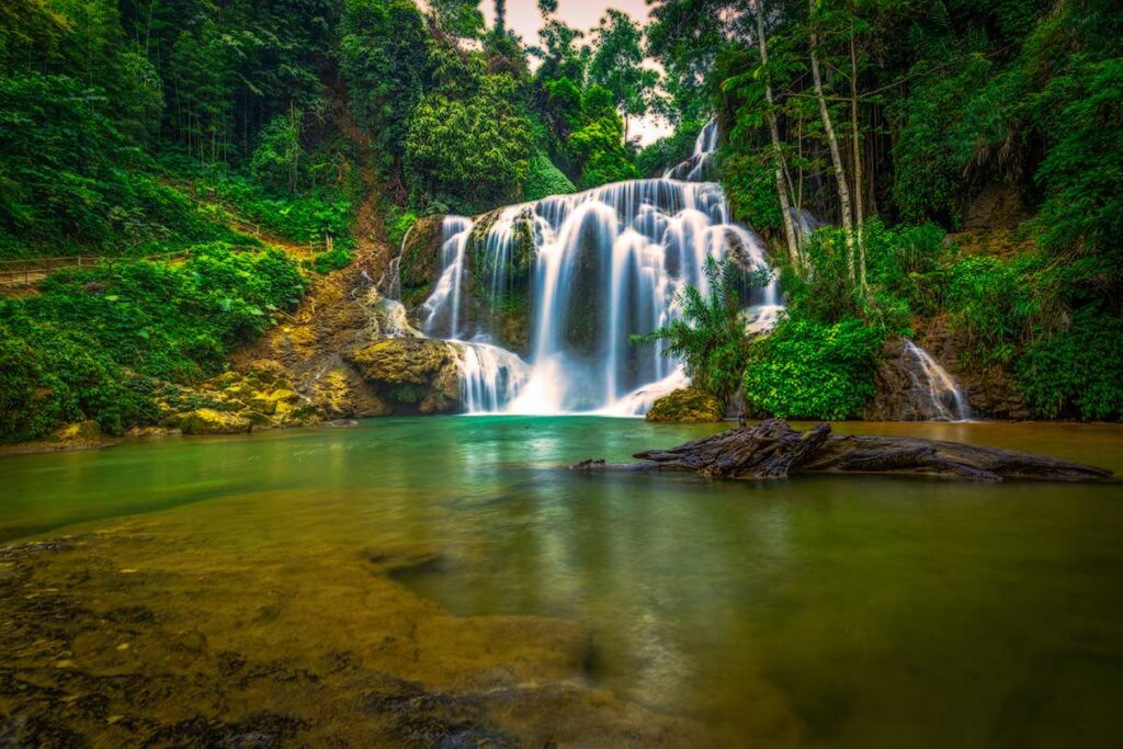 Surrounded by forest, the beautiful Mu Waterfall in Lac Son District, Hoa Binh