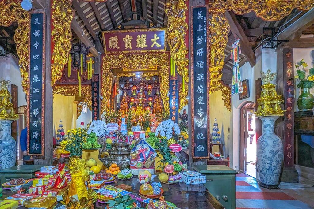 An altar inside Boc Pagoda