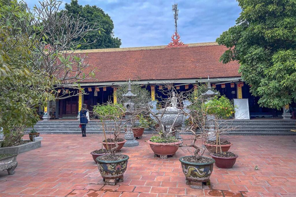 The courtyard of Boc Pagoda with Thanh Mieu Temple
