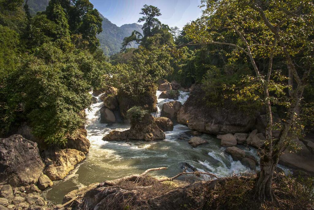 Dau Dang Waterfall in Ba Be National Park