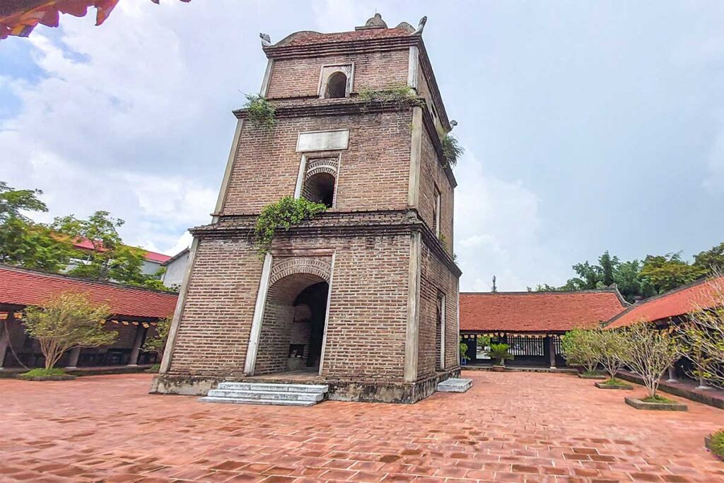 The main tower inside a courtyard in Dau Pagoda