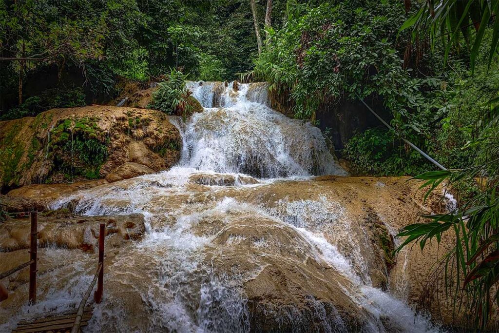 Hieu Waterfall in Pu Luong