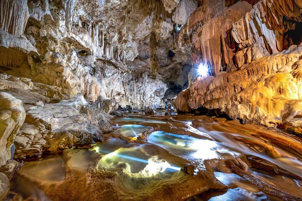Beautiful Mo Ga Cave in Thai Nguyen