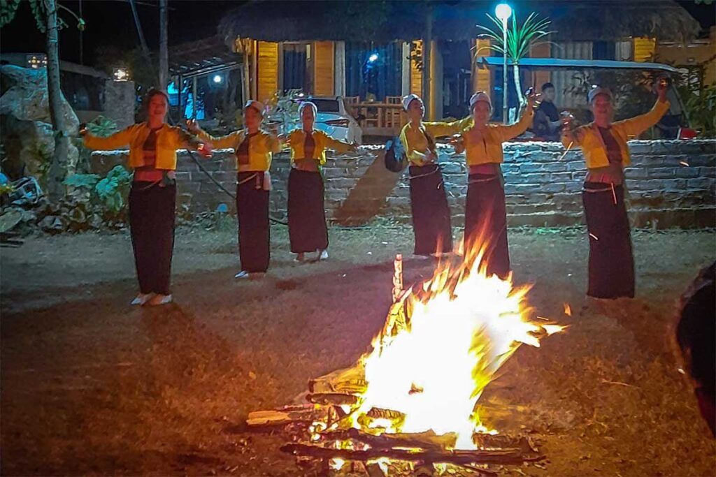 Traditional dance of White Tay ethnic minorities around a fire