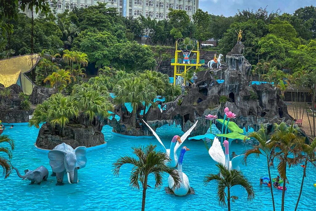 A small Water Park called Nui Coc Water Park