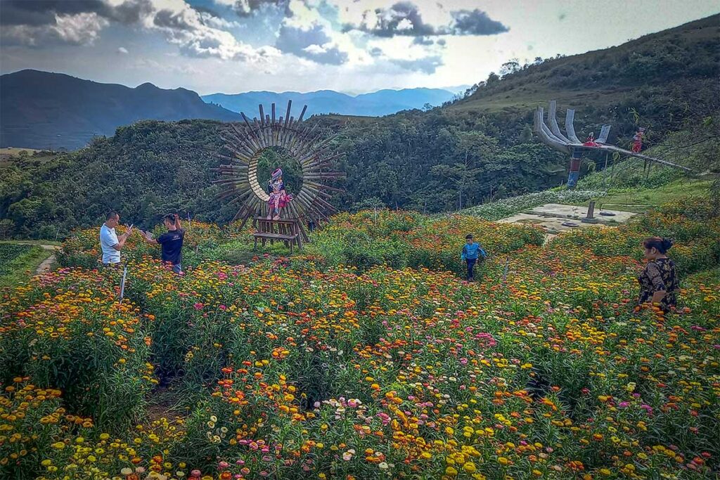 A kitschy photo " check-in" area on the Pha Din Pass attracting domestic tourists for photos