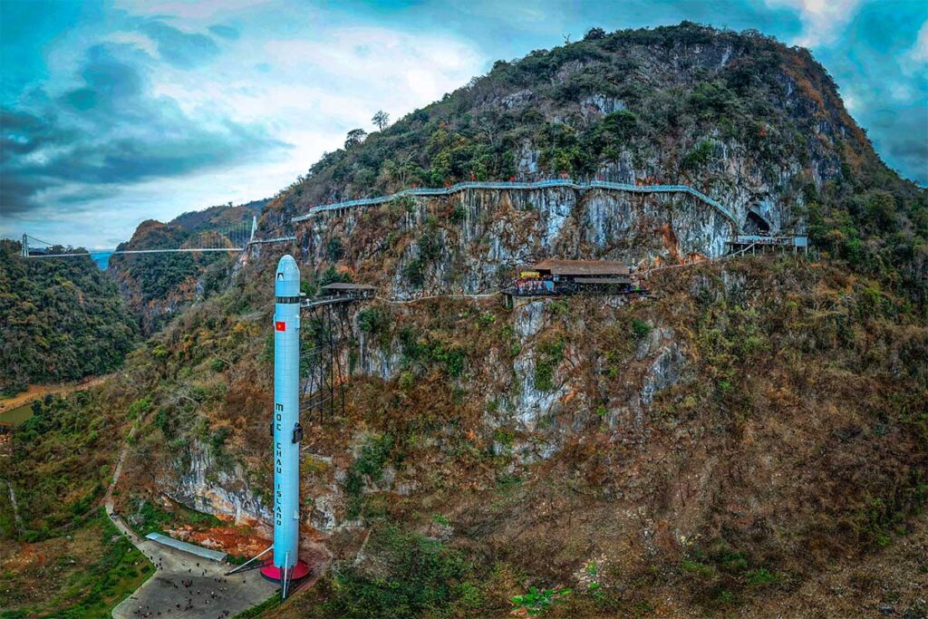 Moc Chau Space Elevator brining you from the valley floor to the glass bridge