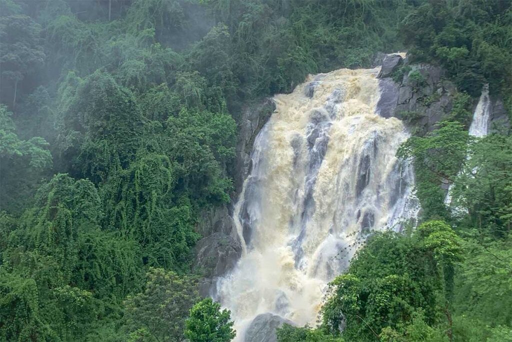 Silver Waterfall seen from the cable car of Tay Thien Pagoda