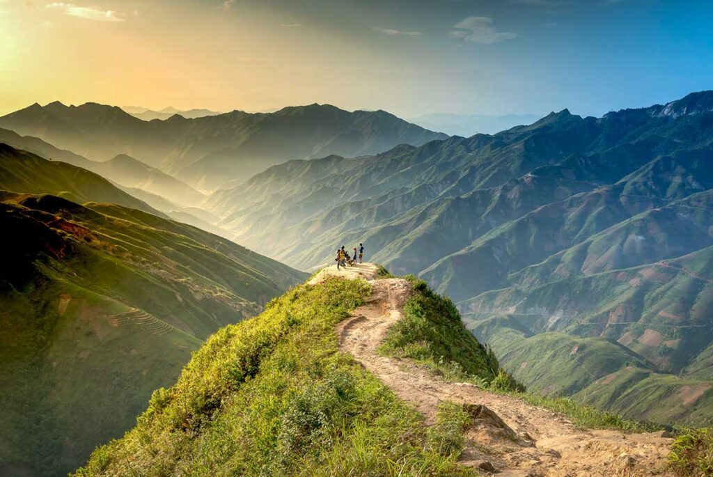 Dinosaur Spine of Ta Xua - A dirt path leading over the edge of the mountain with valley views on a clear day without clouds