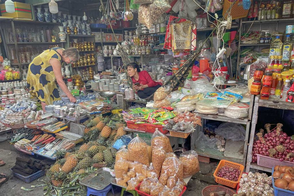Cai Be land market in Tien Giang Province – stalls with fruit, spices, and local products in the Mekong Delta.