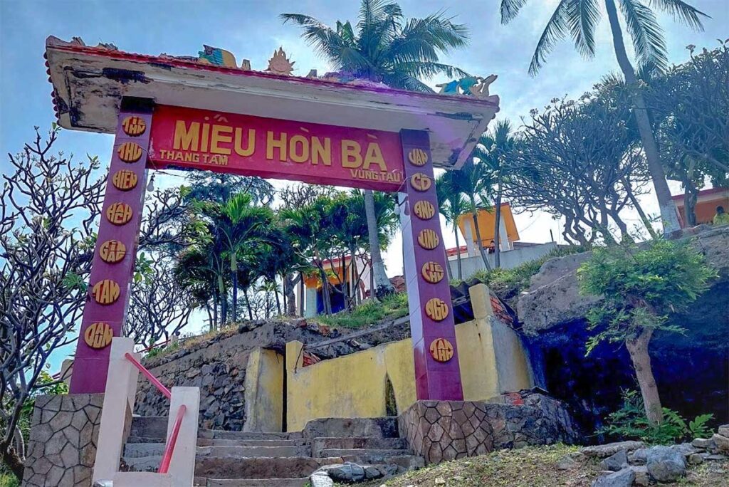 Entrance of Hon Ba Temple