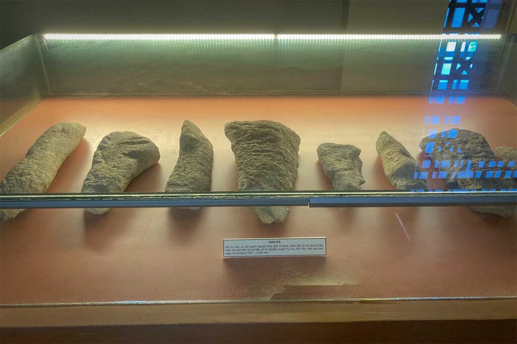 Stone tools from the Hoa Binh culture exhibited at Phu Yen Museum, dating back thousands of years.