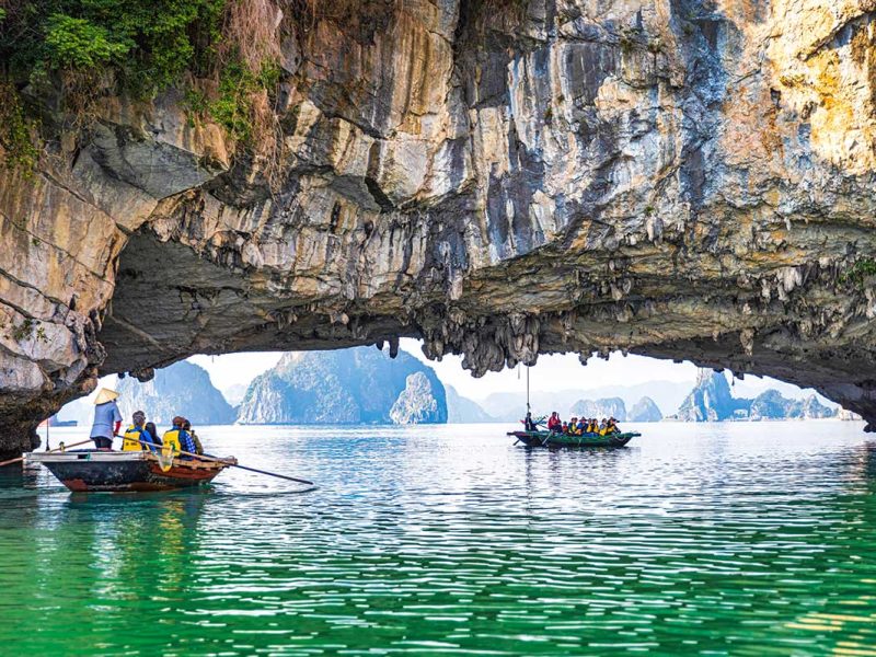 bai tu long bay rowing boat 1 bai tu long bay rowing boat 1