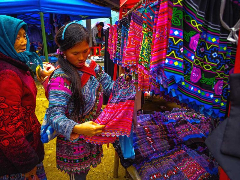 can cau market 4 minority woman shopping clothes at Can Cau Market