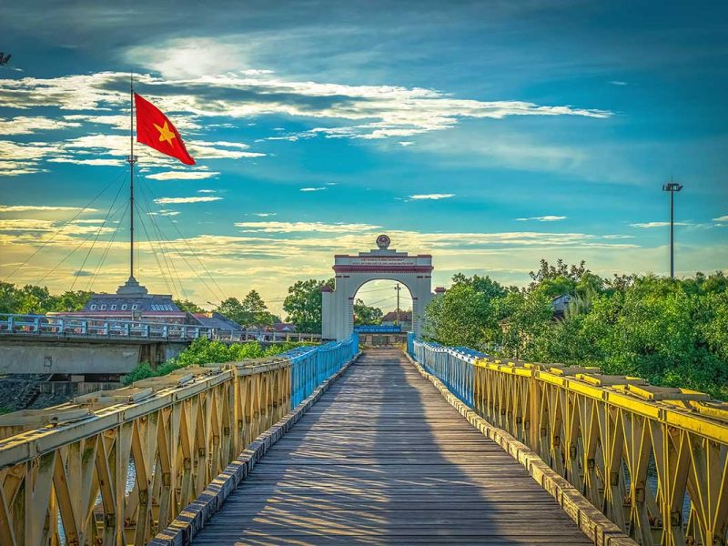 hien luong bridge dmz 2 The Hien Luong Bridge with on the background the flag tower with huge Vietnamese flag in the DMZ