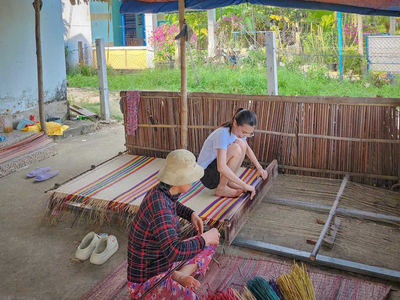 hoi an cycling tour countryside 6 Hoi An Cycling Tour – trying traditional mat weaving with a local family in the countryside