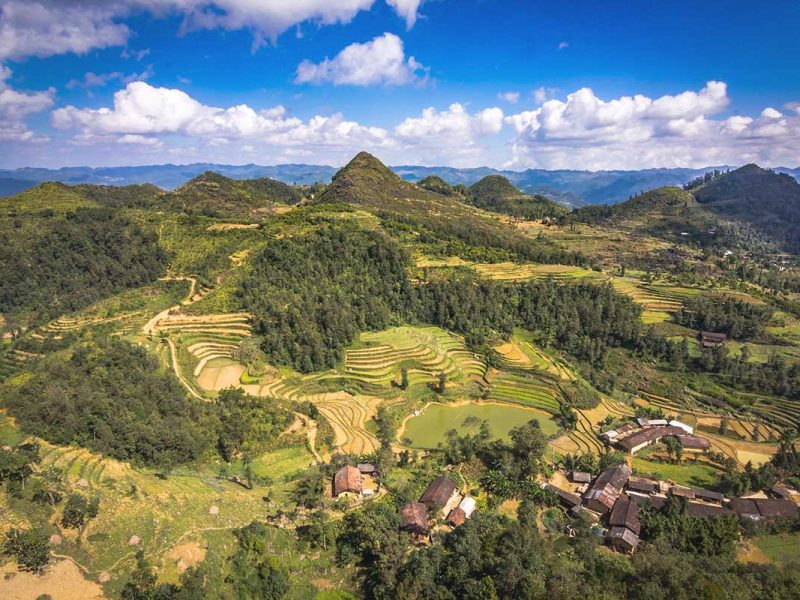 Mountain views from Lung Cu Flag Tower – Breathtaking scenery of villages, terraced fields, and mountains seen from the Lung Cu Flag Tower in northern Ha Giang.