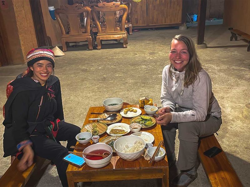 nam dam ha giang ethnic family dinner 2 A foreign girl is having a family dinner with local ethnic Red Dao woman in a homestay in Nam Dam Village
