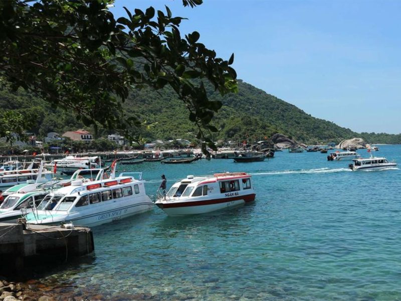 speedboat cham island speedboat at Cham Island