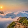 Ta Xua tours with dramatic cloud-hunting views from the ridge at sunrise