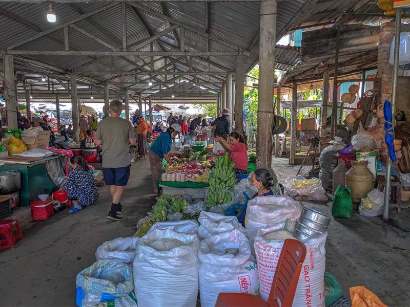 thanh toan market 1 A tourist walking through the very local Thanh Toan Market were sellers selling vegetables, fruits and other local produce