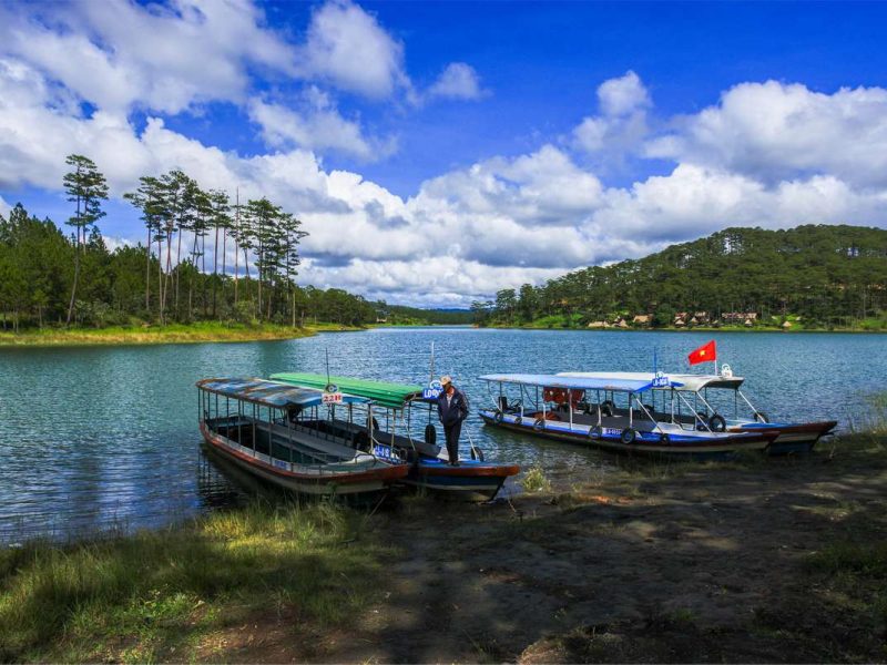 Tuyen Lam Lake boat trip